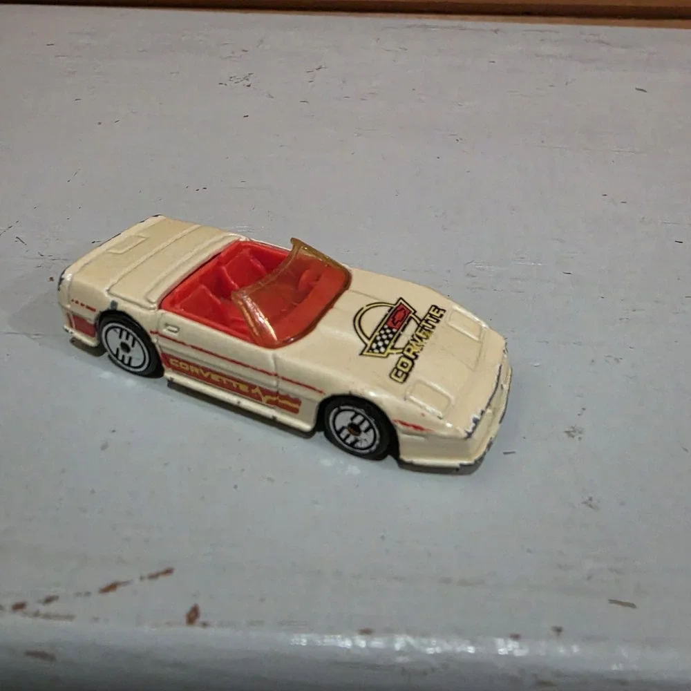 Vintage 1988 Hot Wheels Ultra Hots 1/64 Custom Convertible Chevy Corvette White